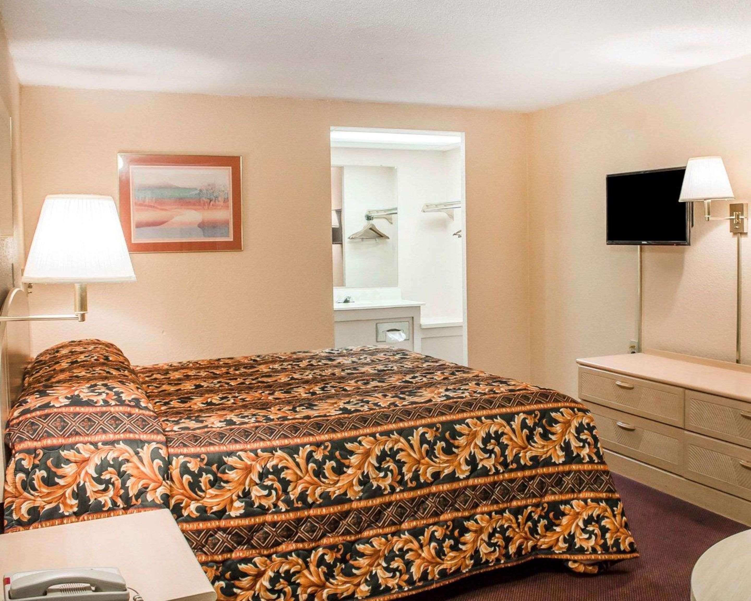 Rodeway Inn Findlay Exteriör bild