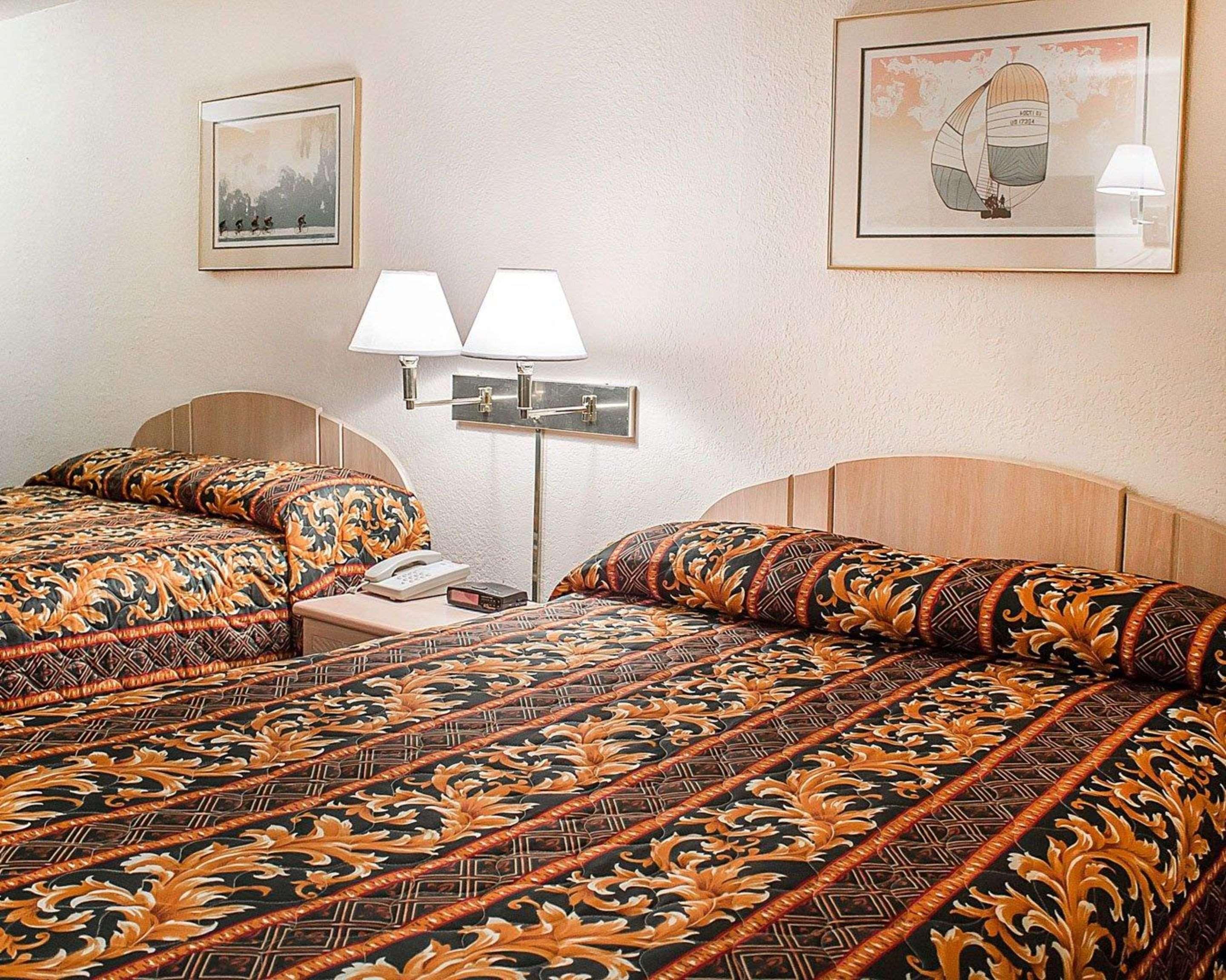 Rodeway Inn Findlay Exteriör bild