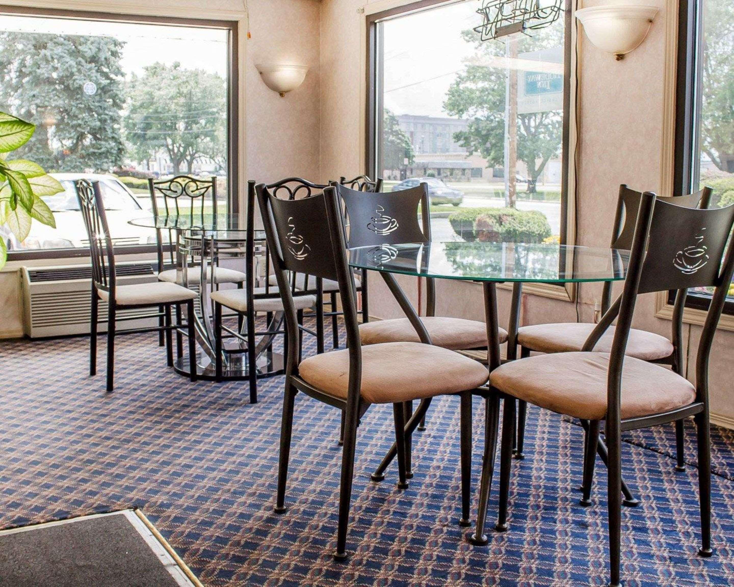 Rodeway Inn Findlay Exteriör bild